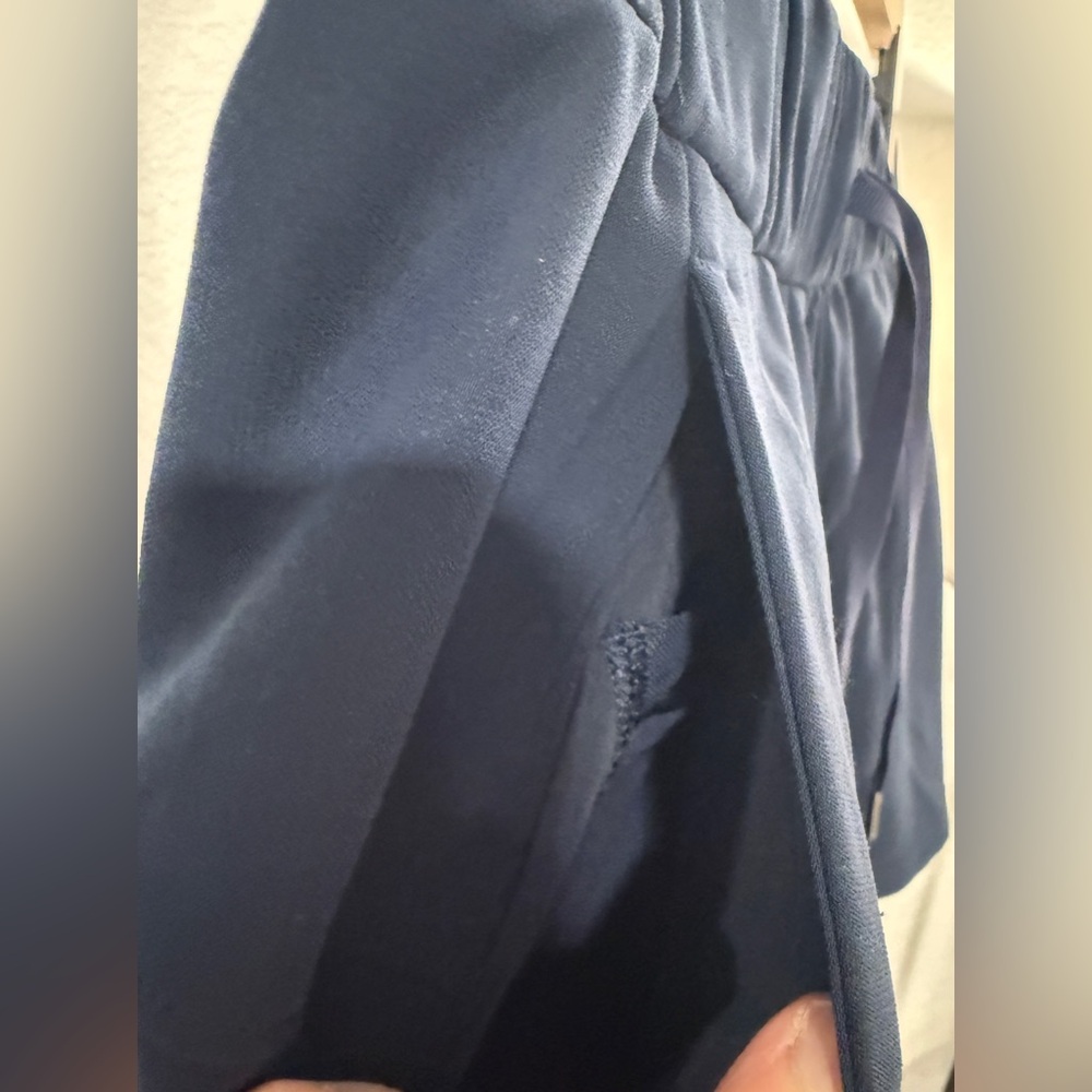 Lululemon On The Fly Woven Shorts 2.5” True Navy Drawstring - Picture 5 of 10